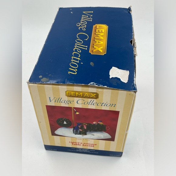 Sneak-A-Peek Animated Village Collection  2007  RETIRED - Picture 9 of 11